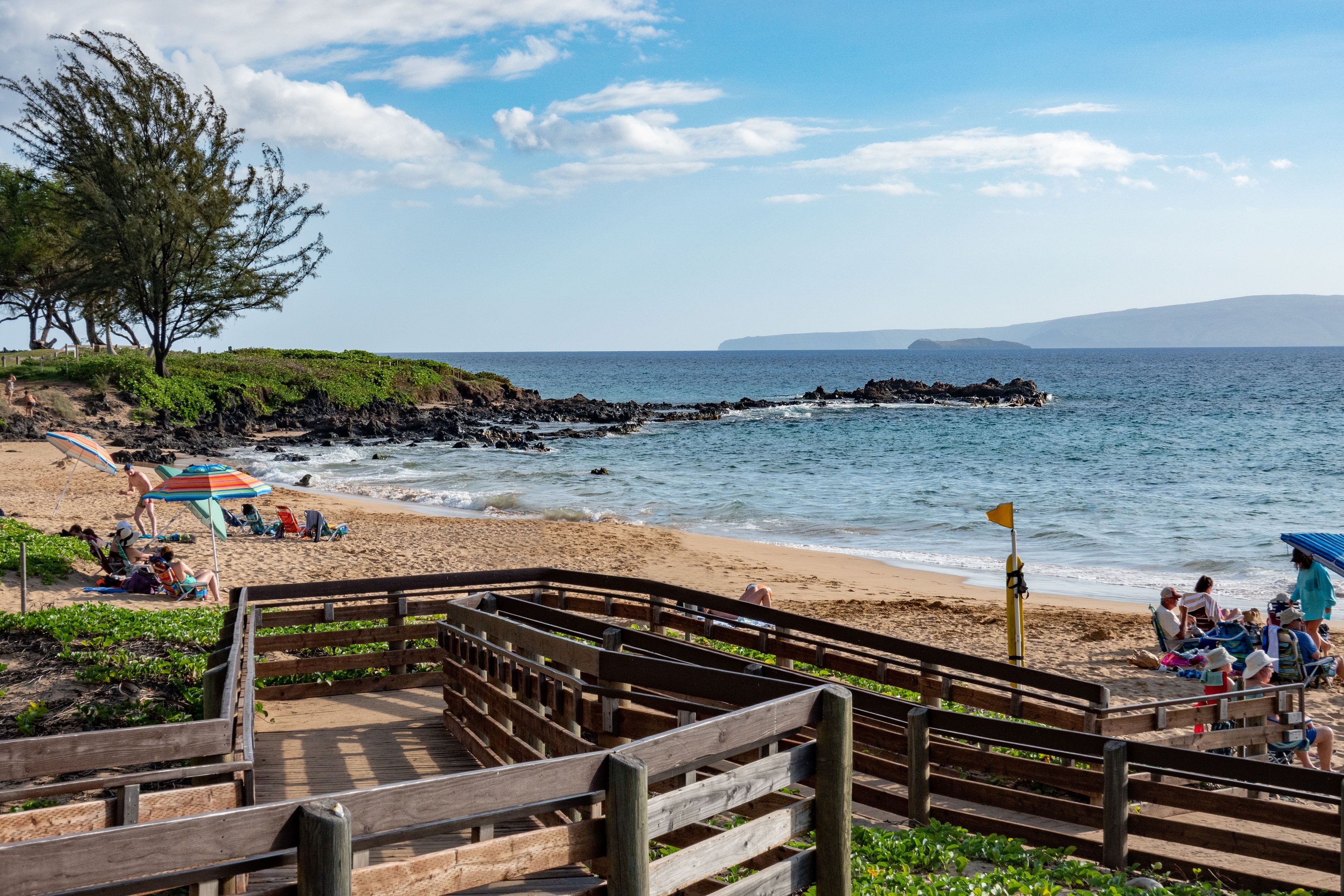 Beach nearby, sun loungers, beach towels