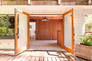 Terrace/patio - Serene Mill Valley Gem in the Redwoods (Mill Valley)