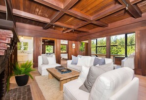 Smart TV, fireplace, books, stereo - Serene Mill Valley Gem in the Redwoods (Mill Valley)