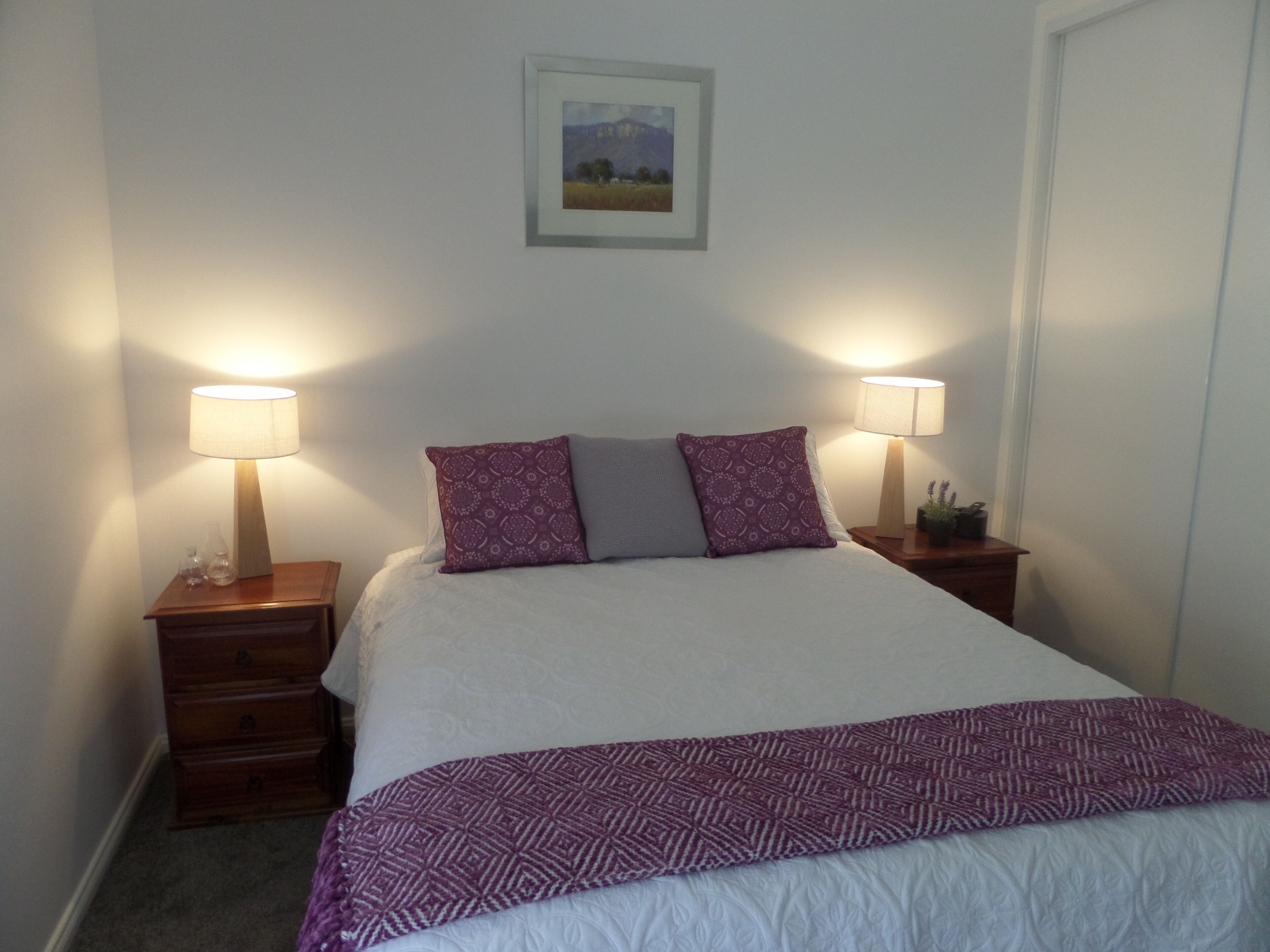 Beautiful 3 bedroom cottage on 25 acres with visiting native birds & wildlife