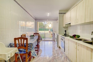Frigorifero, microonde, forno, lavastoviglie