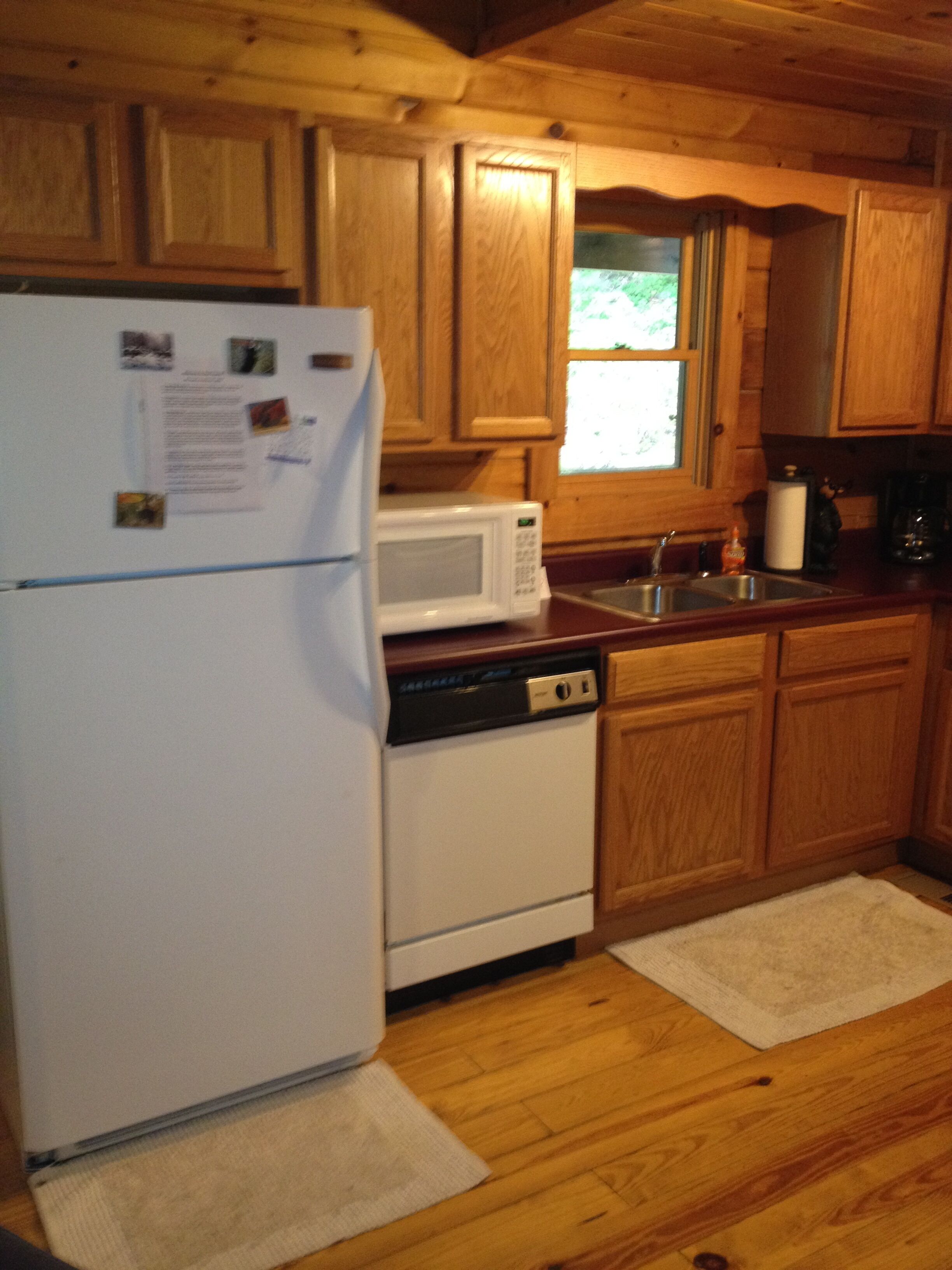 Bear Forest! Perfect Getaway! Great Location, 2bd/2ba cabin!