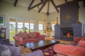 Interior - Holman Estate - Awesome central location - 4 bdrms, billiard room, open fire and amazing views (Pokolbin)