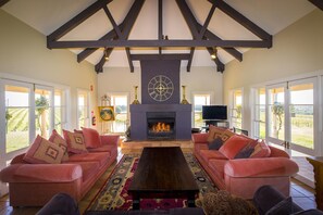 المنشأة من الداخل