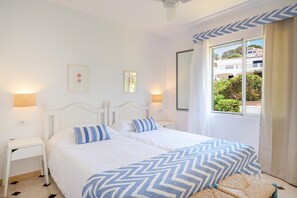 3 chambres, fer et planche à repasser, accès Internet, draps fournis