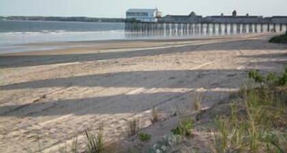 East Grand Ave Fabulous Cottage