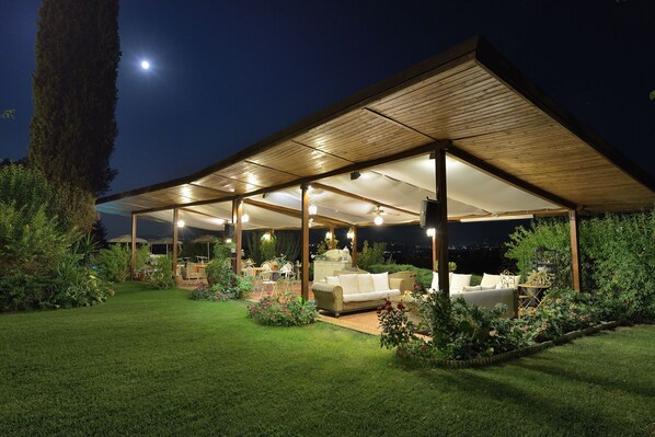 Terrace/patio - Domus Volumnia Country House (Perugia)