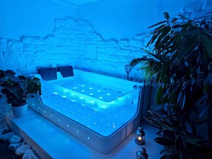 Behandlungsräume für Paare, Sauna, Whirlpool, Dampfbad
