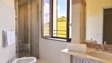 Deluxe Room, 1 Bedroom | Bathroom | Free toiletries, hair dryer, towels, soap