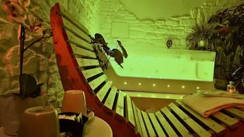 BehandlungsrĂ€ume fĂŒr Paare, Sauna, Whirlpool, Dampfbad