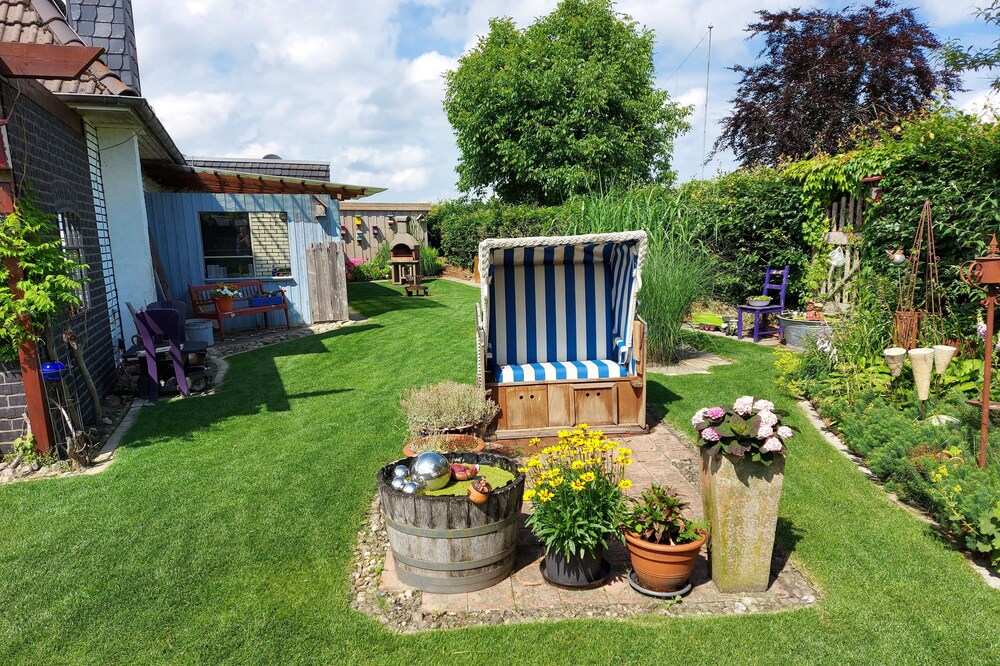Apartment and more .... Creative garden with fire pit and barbecue