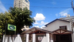 Front of property - Hostel Casa Verde (Itajai)