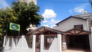 Fachada da propriedade