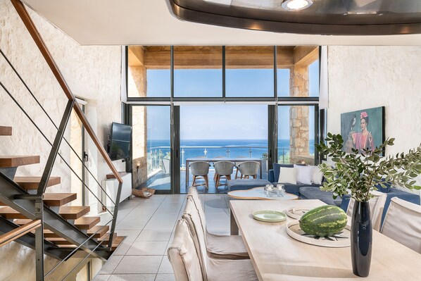 Dining - Villa Emilia front sea amazing sunset , large swimming pool  can be heated . (Kalathas)
