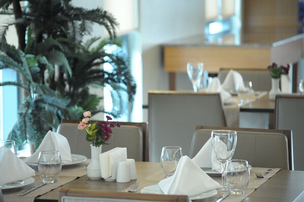 Dining - Nearport Hotel Sabiha Gokcen Airport (Istanbul)