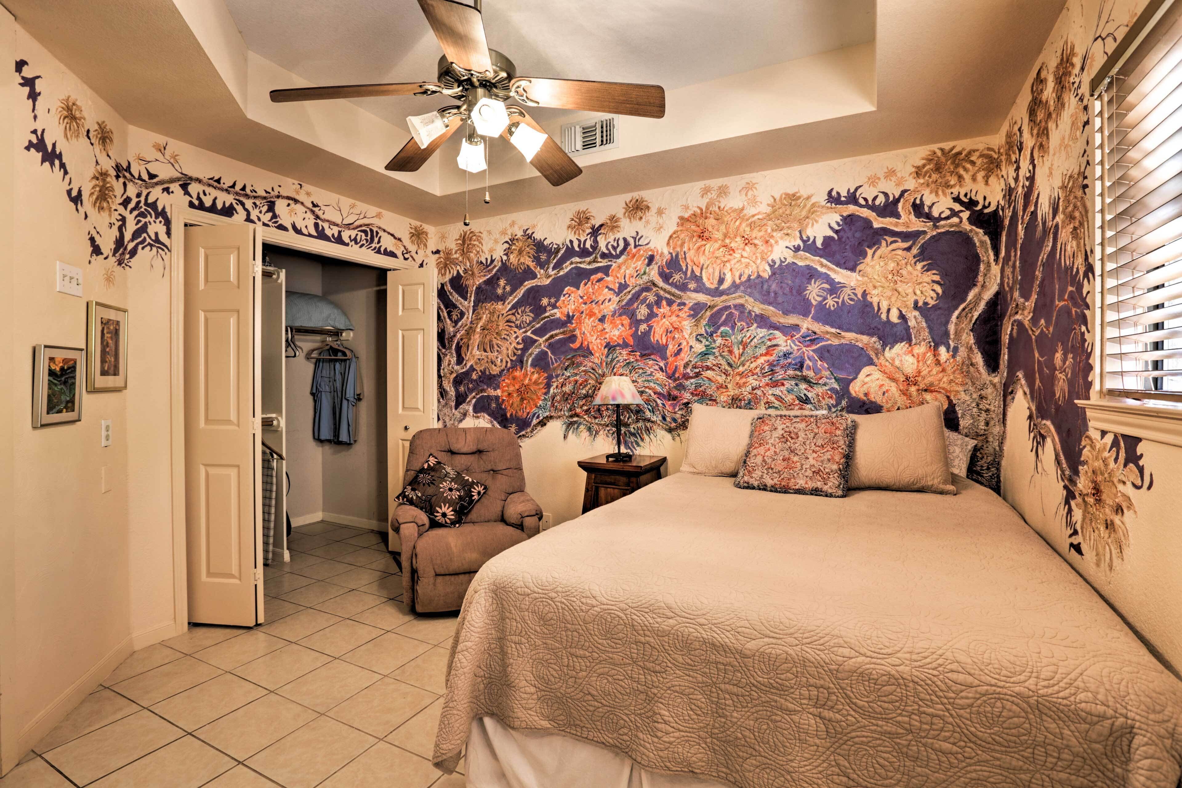 Exotic Home w/ Patio & Grill: Walk to Canyon Lake!