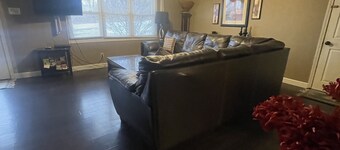 Villa in Eureka 1- mile to Hidden Valley & Six Flags