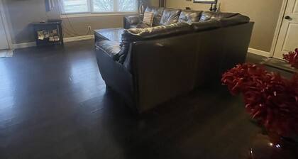 Villa in Eureka 1- mile to Hidden Valley & Six Flags