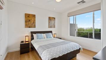 4 bedrooms, iron/ironing board, free WiFi