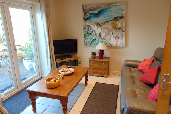 Sitting room diner with views over the back garden