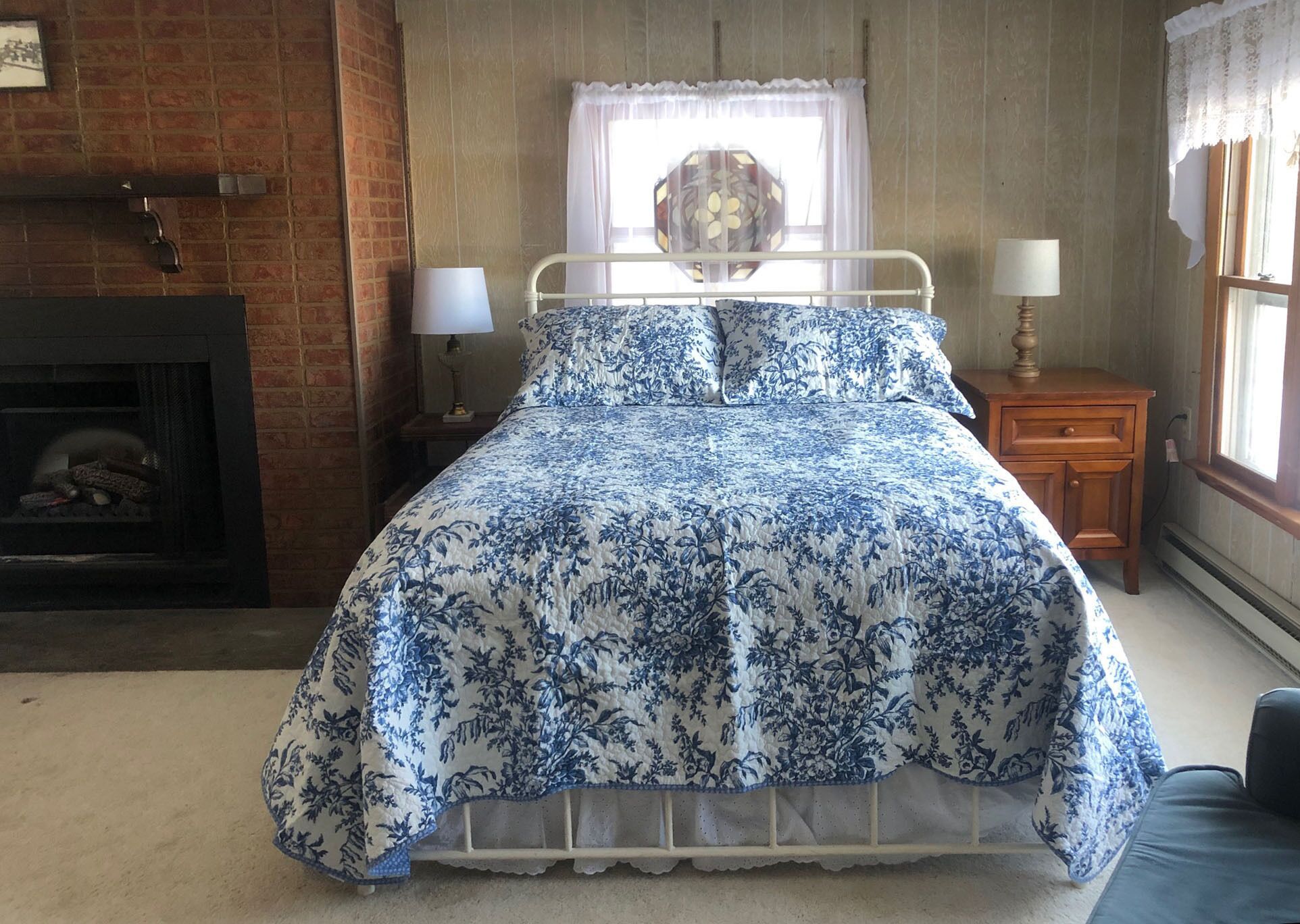 This lakefront cottage is an ideal getaway for a family!