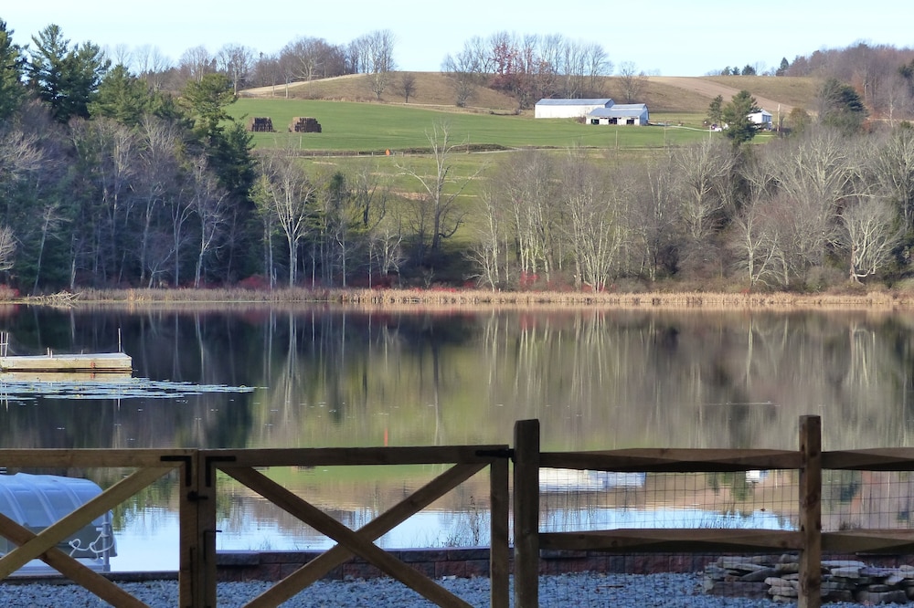 This lakefront cottage is an ideal getaway for a family!