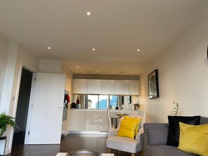Shared kitchen - Blissful one bed Near the River (Brentford)