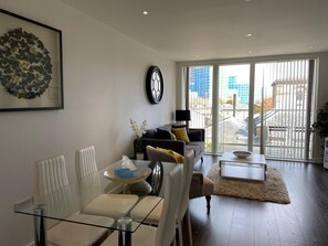 Elite-Apartment, eigenes Bad | Lounge