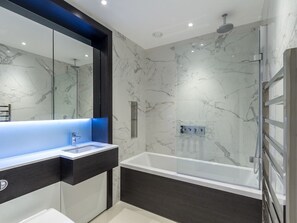 Apartment, eigenes Bad | Badezimmer