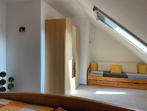 2 chambres, fer et planche à repasser, Wi-Fi, draps fournis