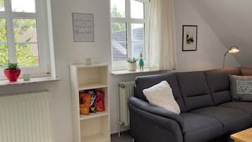 Een smart-tv, speelgoed en boeken