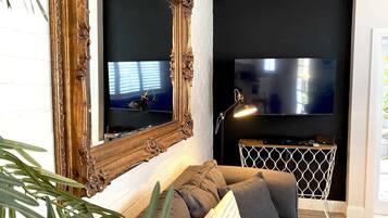 TV, stereoanlegg og kontorer