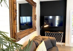 Fernseher, Stereoanlage, Arbeitsbereiche