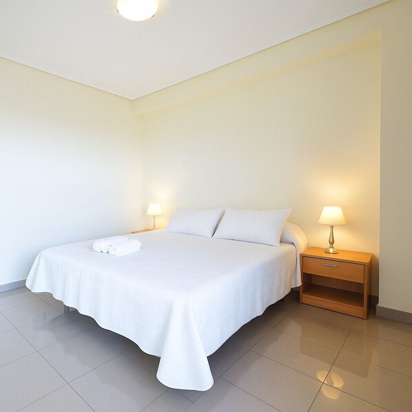 2 bedrooms, iron/ironing board, travel cot, free WiFi