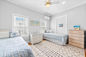 2 bedrooms, iron/ironing board, WiFi