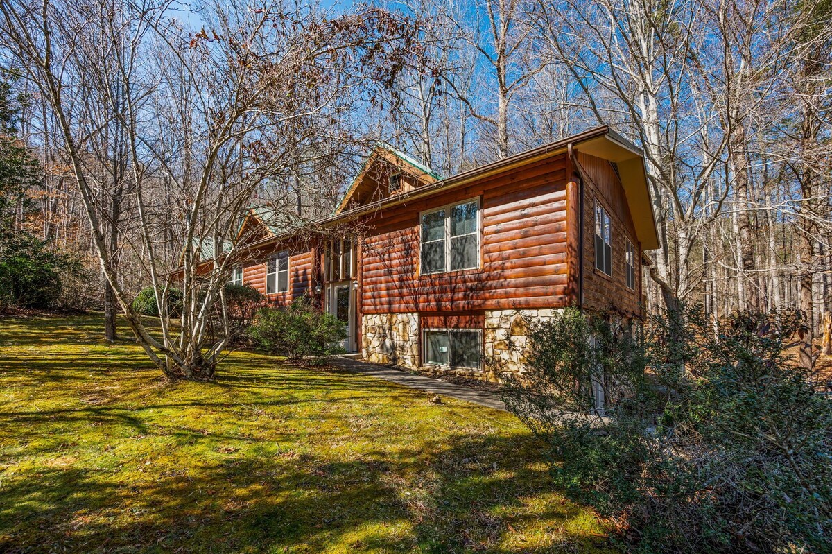 Photo 79 of Homespun Hospitality, Pet-Friendly, Fenced in Backyard, Walk to Downtown