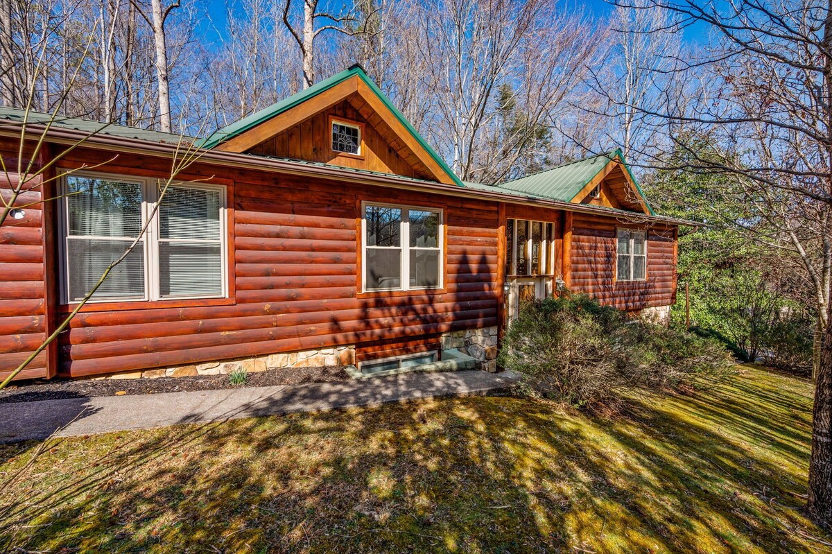 Photo 76 of Homespun Hospitality, Pet-Friendly, Fenced in Backyard, Walk to Downtown