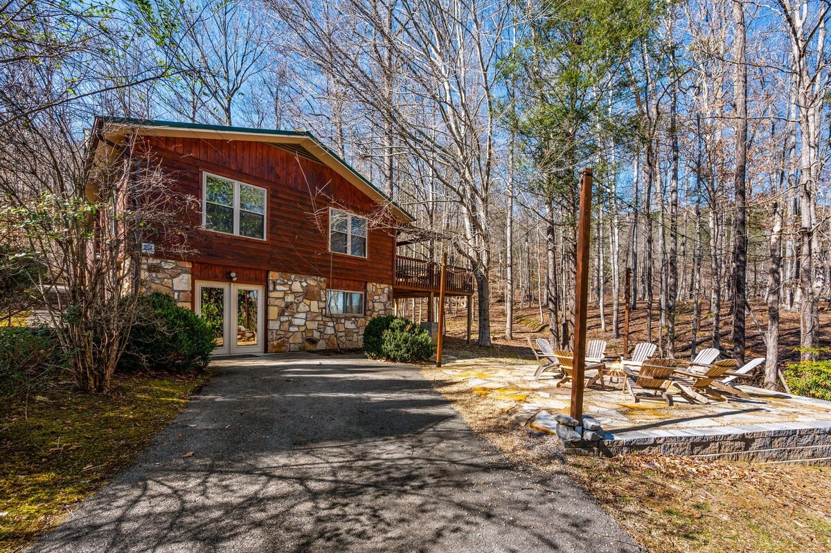 Photo 89 of Homespun Hospitality, Pet-Friendly, Fenced in Backyard, Walk to Downtown
