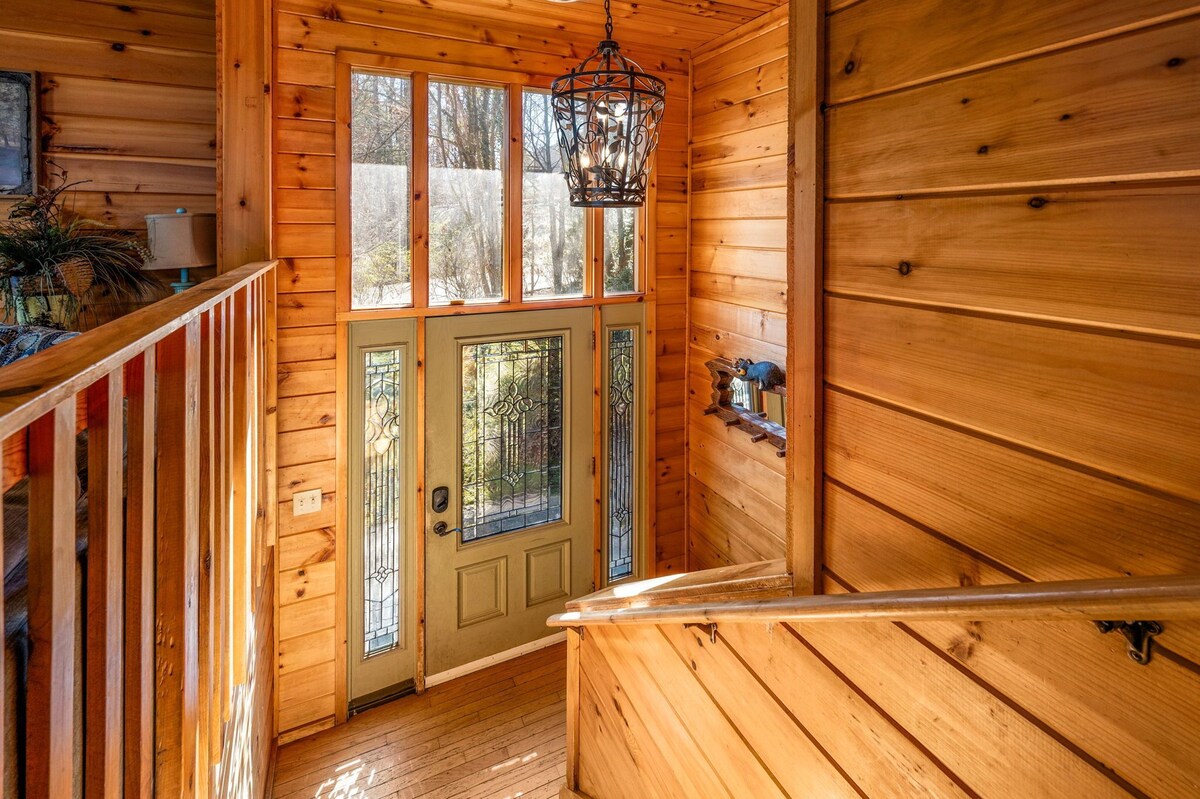 Photo 110 of Homespun Hospitality, Pet-Friendly, Fenced in Backyard, Walk to Downtown