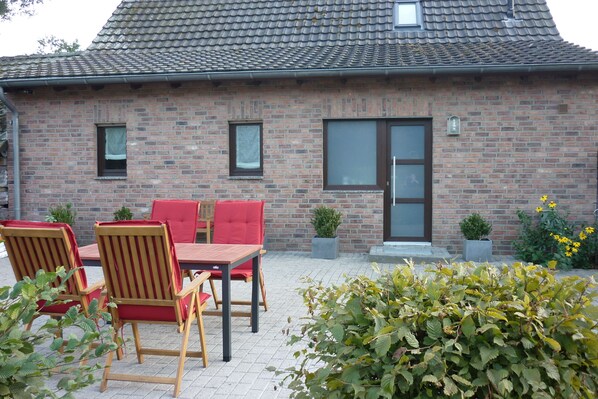 Outdoor dining - Holiday house in the green north of the Ruhr area (Dinslaken)