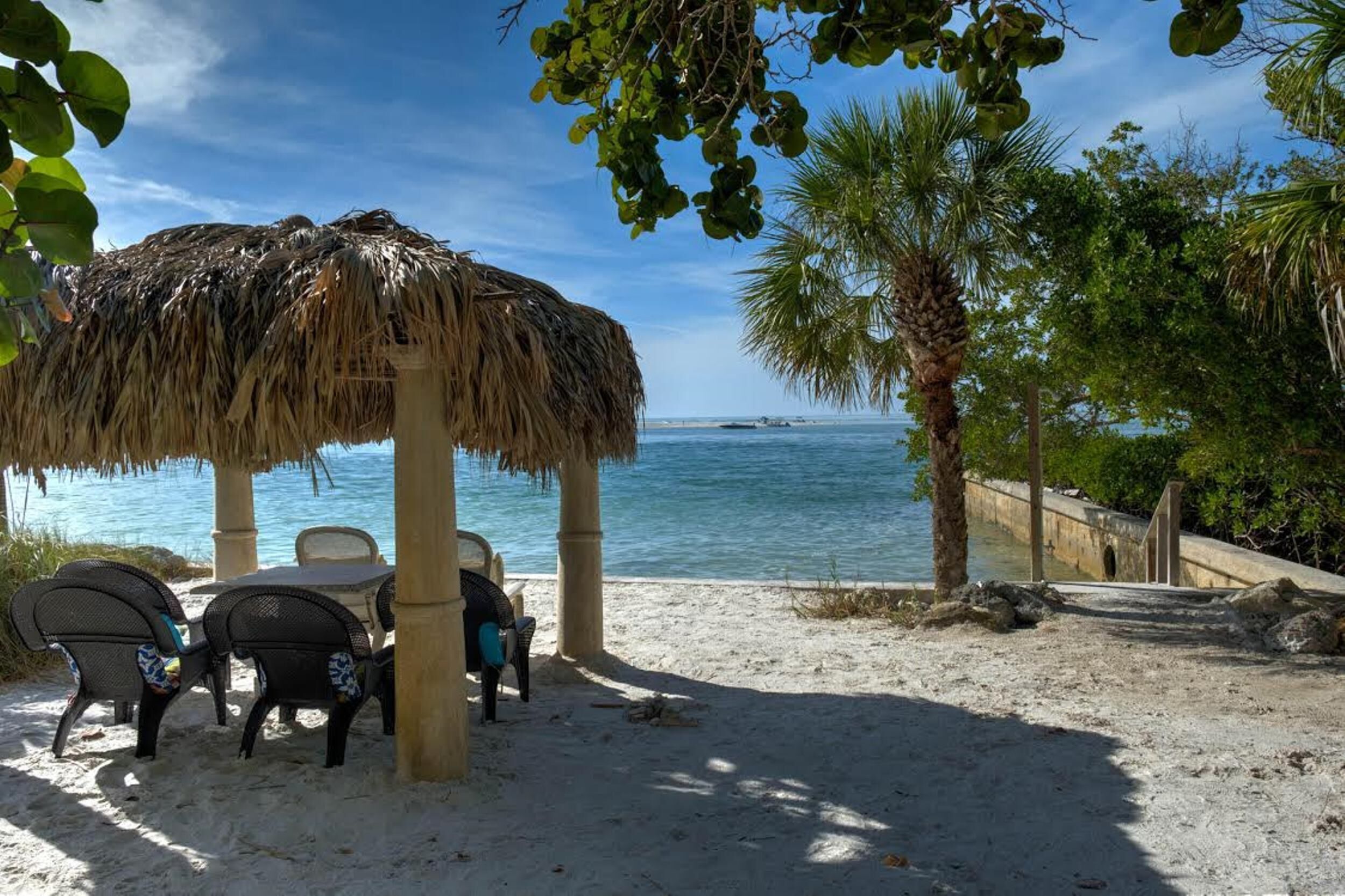 Enchanted Beach Cottage on Gulf: Perfect Getaway, Lush Garden, 44" private pool