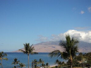 Beach nearby, sun loungers, beach towels