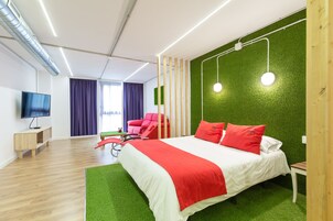 1 bedroom, desk, blackout drapes, soundproofing