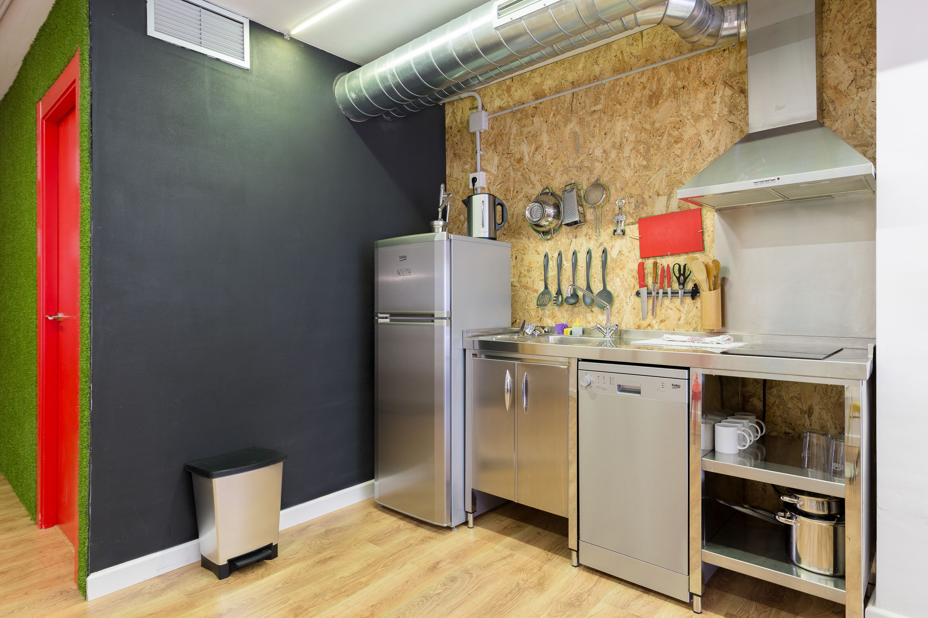 loft | private kitchen | full-sized fridge, microwave, coffee/tea maker, electric kettle