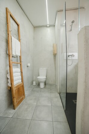 Loft, Terrasse | Badezimmer | Dusche, Haartrockner, Handtücher