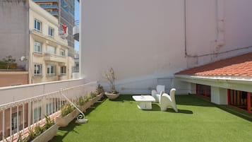 Loft, terras | Uitzicht op straat