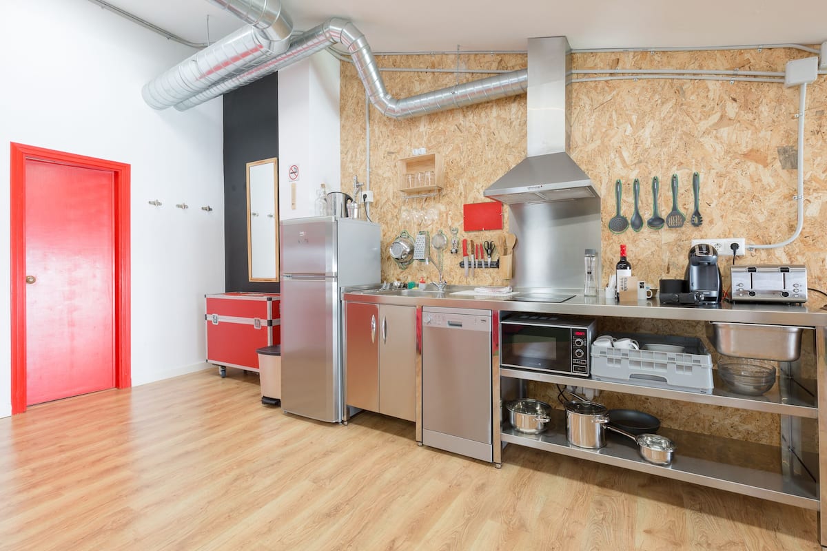 loft, terrace (penthouse) | private kitchen | full-sized fridge, microwave, coffee/tea maker, electric kettle