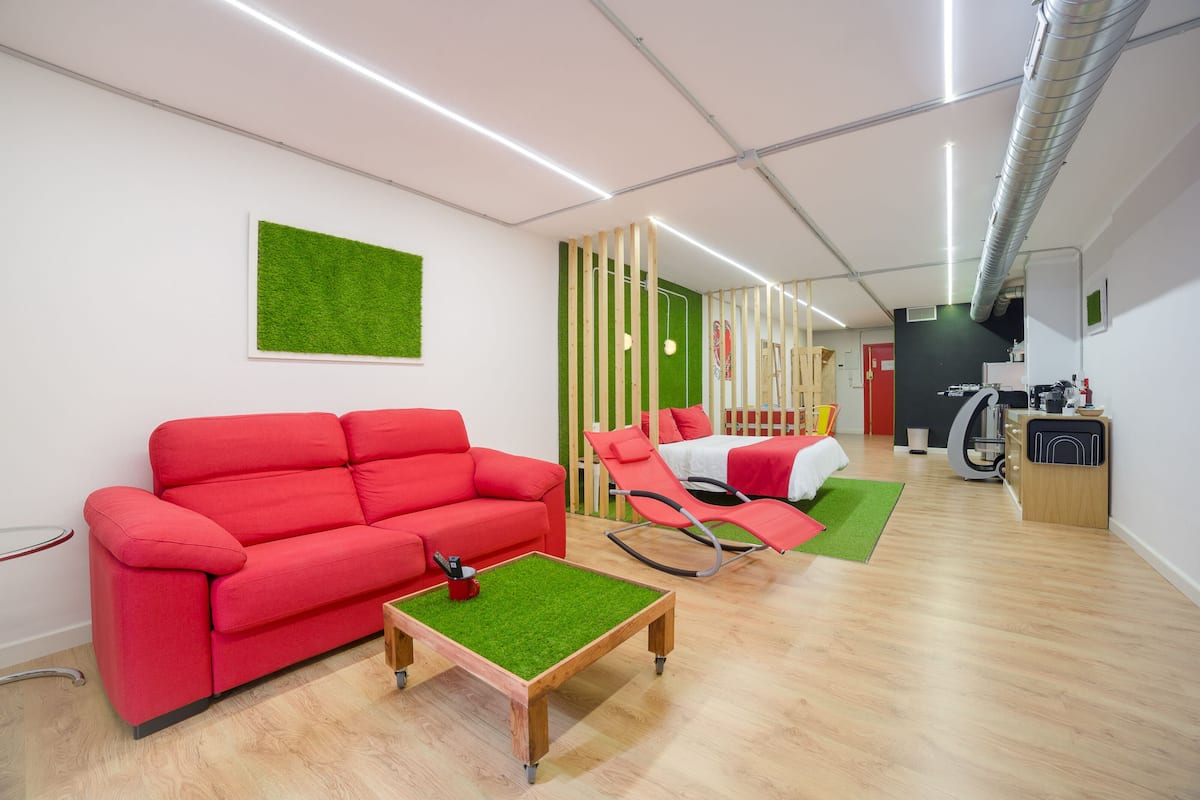 Loft | 1 slaapkamer, een bureau, verduisterende gordijnen, geluiddichte muren