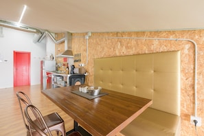 1 habitación, escritorio, cortinas blackout y sistema de insonorización 