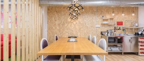 Loft | 1 slaapkamer, een bureau, verduisterende gordijnen, geluiddichte muren